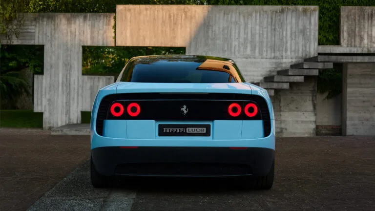 Ferrari Luce 2026 ดีไซน์ด้านท้ายพร้อมไฟท้ายทรงกลม