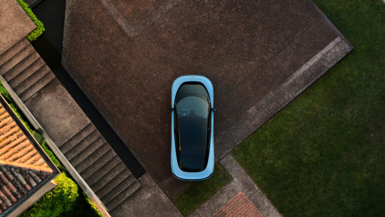 Ferrari Luce 2026 มุมมองด้านบน