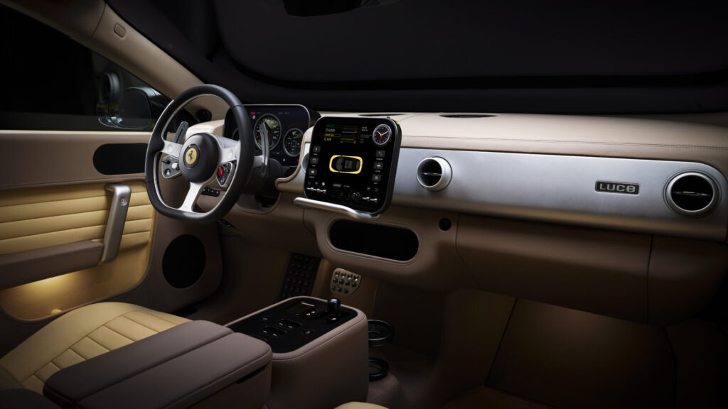 ห้องโดยสาร Ferrari Luce 2026 พร้อมหน้าจอและพวงมาลัย e-Manettino
