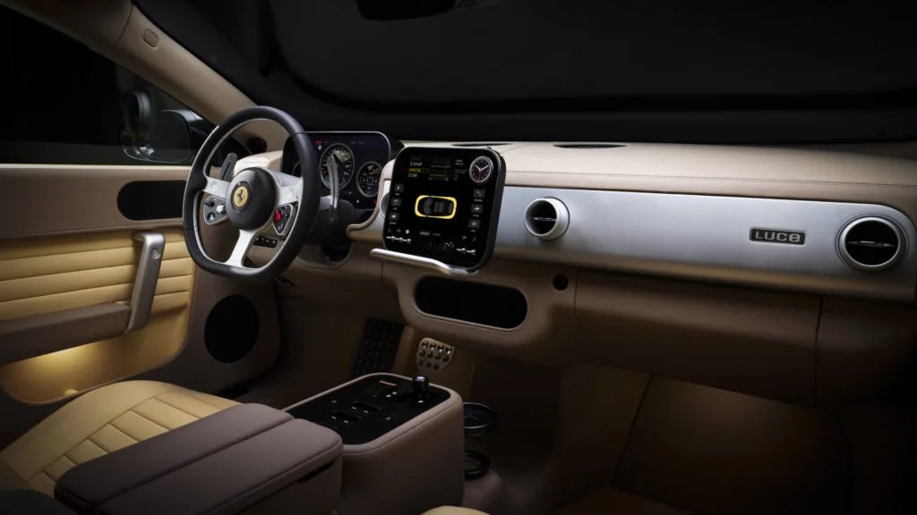 ห้องโดยสาร Ferrari Luce 2026 พร้อมหน้าจอและพวงมาลัย e-Manettino