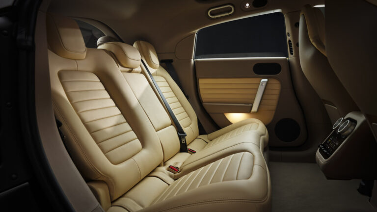เบาะหลัง Ferrari Luce 2026 แบบ 5 ที่นั่ง