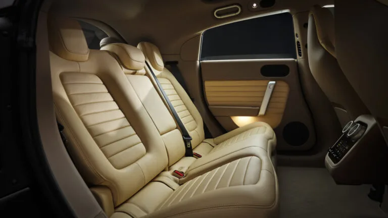 เบาะหลัง Ferrari Luce 2026 แบบ 5 ที่นั่ง
