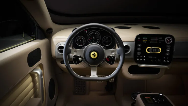 รายละเอียดภายใน Ferrari Luce 2026