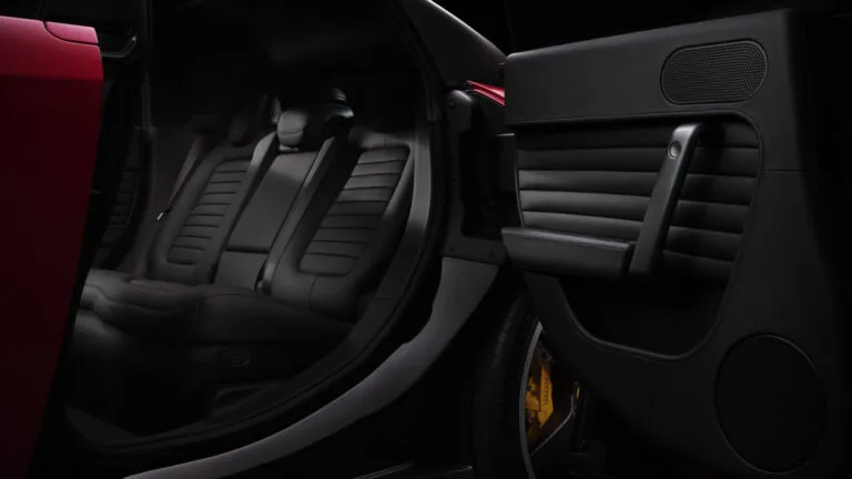 Ferrari Luce 2026 ภาพโปรไฟล์ในสตูดิโอ