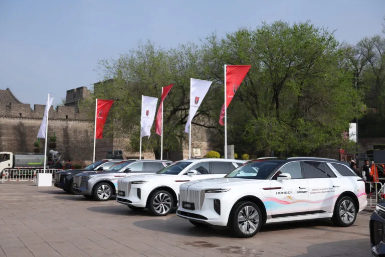ขบวน HONGQI E-HS9 ในกิจกรรม One Belt One Road