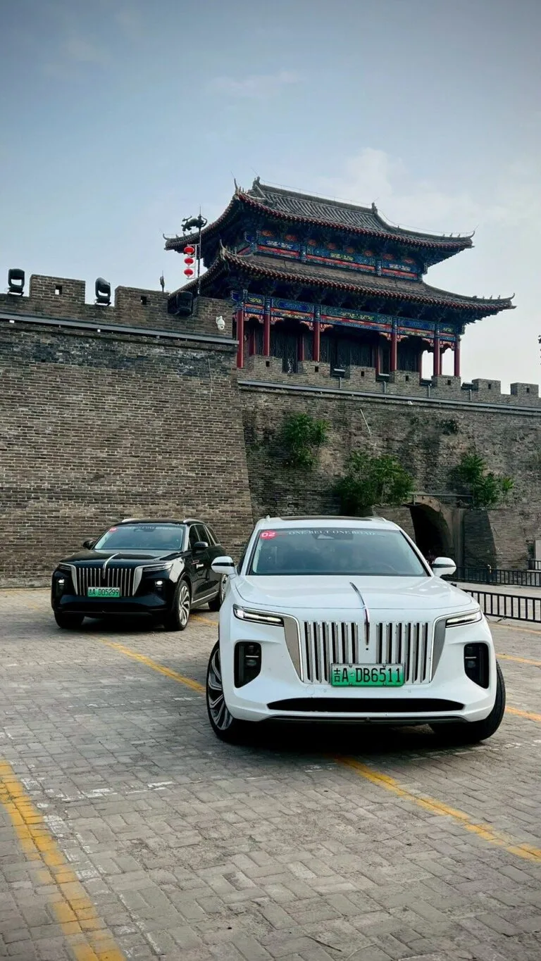 HONGQI E-HS9 ระหว่างเดินทางที่ Jingzhou Ancient City Wall