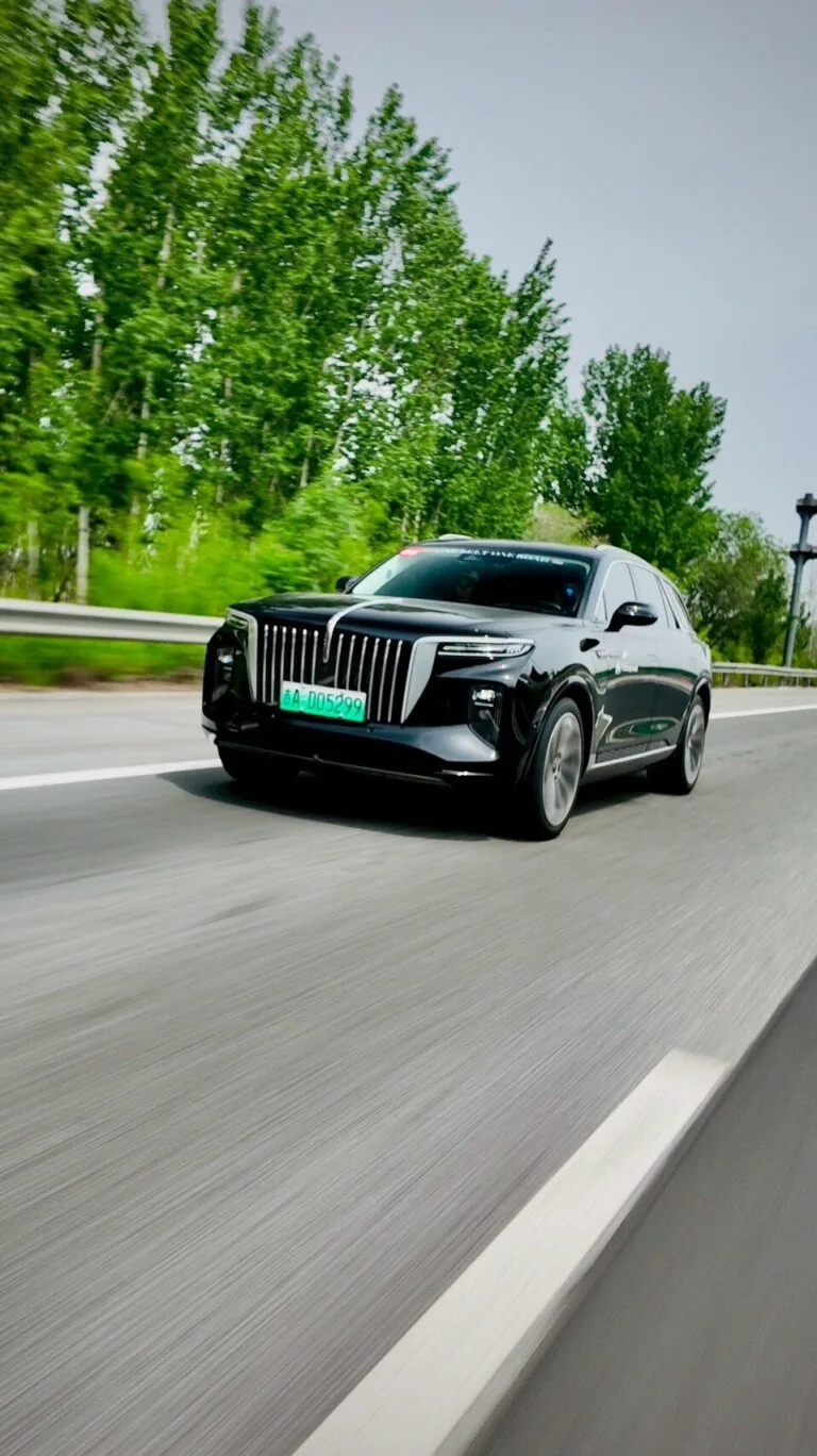 HONGQI E-HS9 ระหว่างการเดินทางจากจีนสู่ไทย