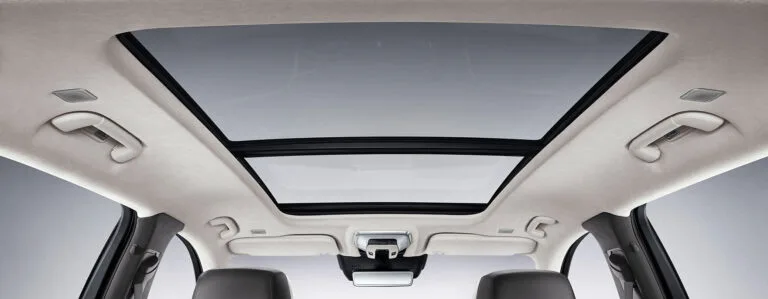 ห้องโดยสารด้านหลัง HONGQI E-HS9