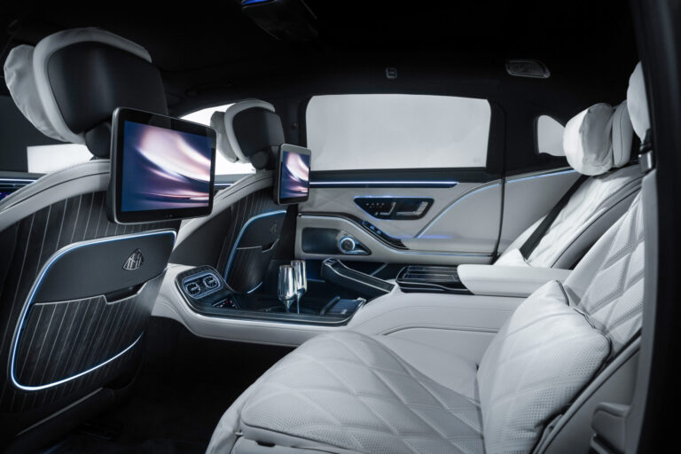 ชิ้นส่วน Dark Chrome ของ Mercedes-Maybach S 580 e Night Series 2026
