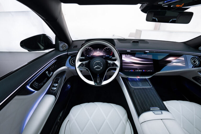 ปลายท่อไอเสีย Dark Chrome ของ Mercedes-Maybach S 580 e Night Series