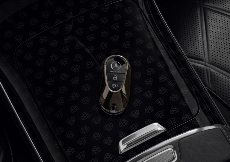 รายละเอียดงานตกแต่งห้องโดยสาร Mercedes-Maybach S 580 e Night Series