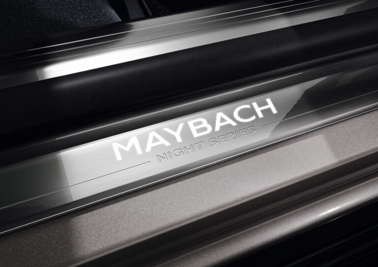 พื้นที่โดยสารด้านหลัง Mercedes-Maybach S 580 e Night Series