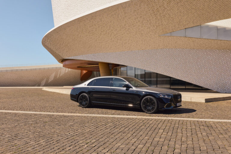 Mercedes-Maybach S 580 e Night Series 2026 มุมตัวถังภายนอก