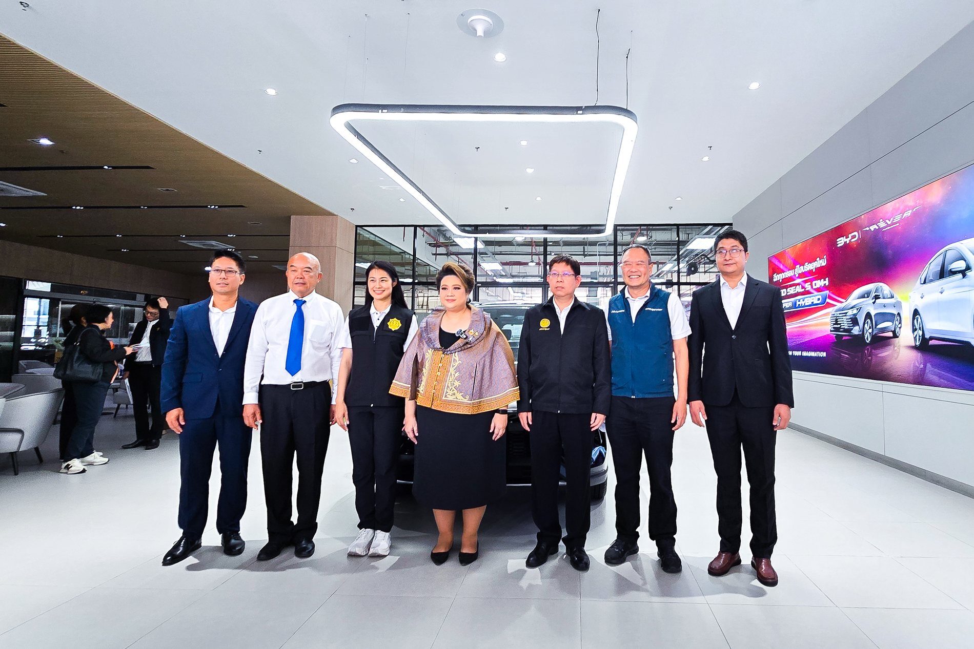 เรเว่ ออโตโมทีฟ ขานรับนโยบายรัฐ ติดฉลากรถยนต์ไฟฟ้า BYD 2026 ยกระดับความโปร่งใส พร้อมเปิดโชว์รูมต้อนรับคณะ สคบ. ลงพื้นที่ตรวจความเรียบร้อย