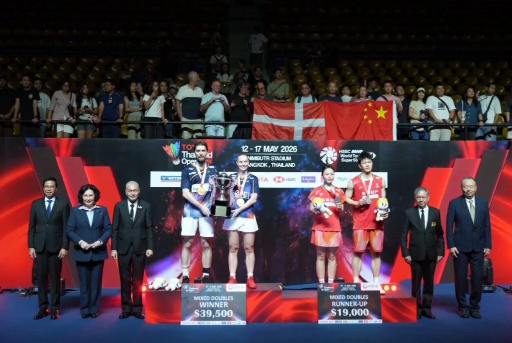 นักกีฬาและผู้มอบรางวัลบนเวที TOYOTA Thailand Open 2026