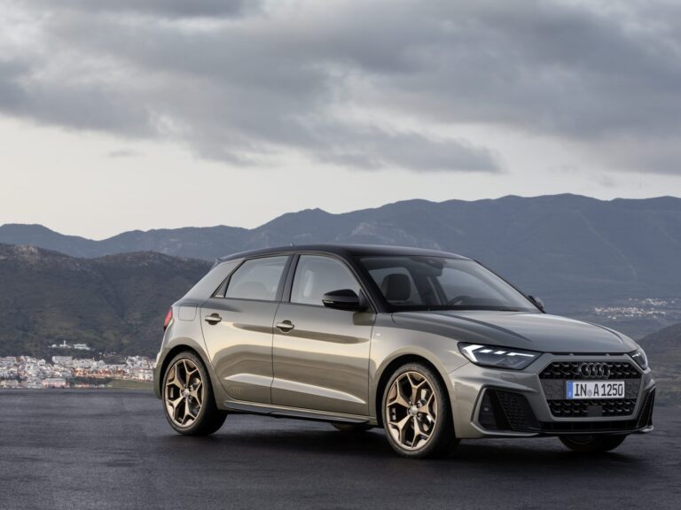 Audi A1 Sportback มุมหน้าเฉียง 3/4