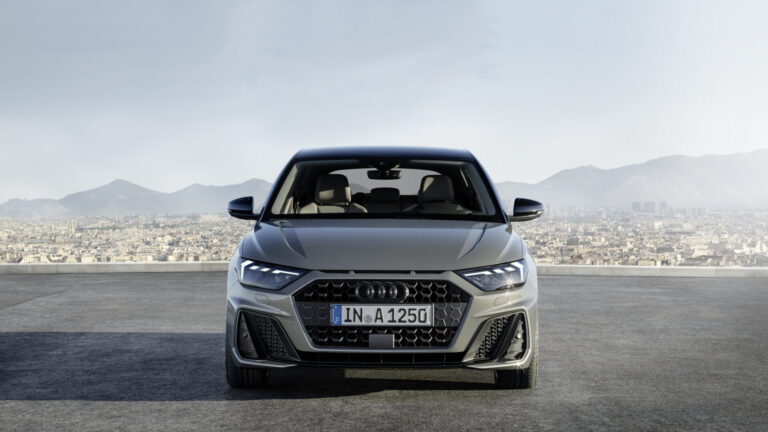 Audi A1 Sportback มุมหน้ารถ