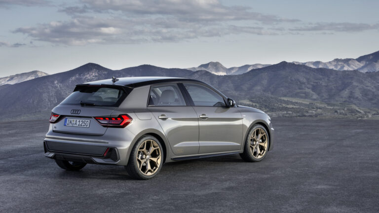 Audi A1 Sportback มุมท้ายรถ