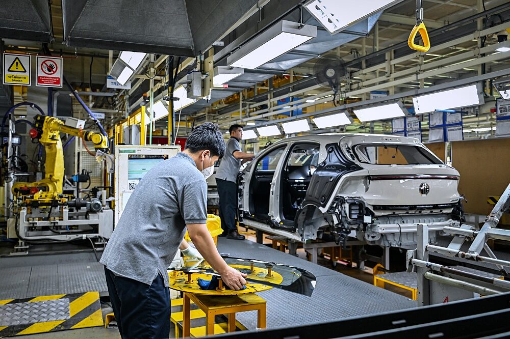 Plant staff inspect NEW MG URBAN 2026 parts during assembly