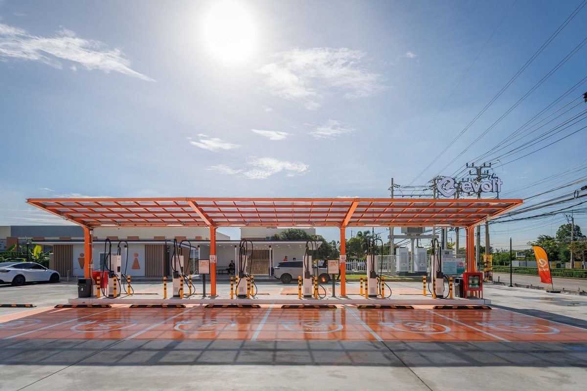 ชาร์จแรงสะใจสเปก 960 kW! EVOLT STATION HUB 2026 ปักหมุดทำเลยุทธศาสตร์ลาดกระบัง รองรับกระบะ Fleet และ Taxi EV ใกล้สุวรรณภูมิ