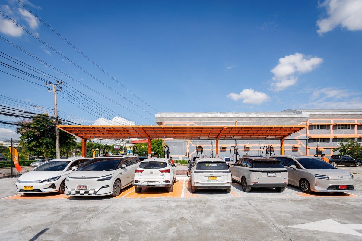 ชาร์จแรงสะใจสเปก 960 kW! EVOLT STATION HUB 2026 ปักหมุดทำเลยุทธศาสตร์ลาดกระบัง รองรับกระบะ Fleet และ Taxi EV ใกล้สุวรรณภูมิ