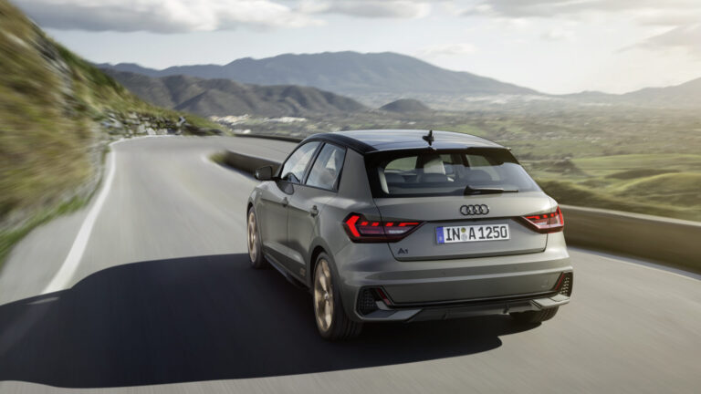 Audi A1 Sportback มุมท้ายเฉียง
