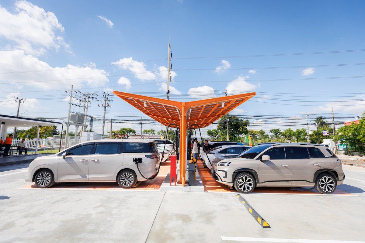 ชาร์จแรงสะใจสเปก 960 kW! EVOLT STATION HUB 2026 ปักหมุดทำเลยุทธศาสตร์ลาดกระบัง รองรับกระบะ Fleet และ Taxi EV ใกล้สุวรรณภูมิ