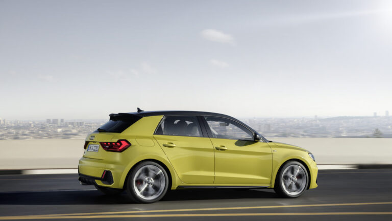 Audi A1 Sportback มุมด้านข้าง