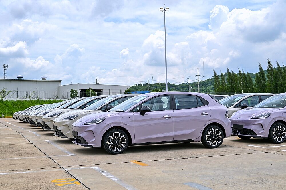 MG URBAN 2026 in Lavender Purple and other body colors lined up at the plant