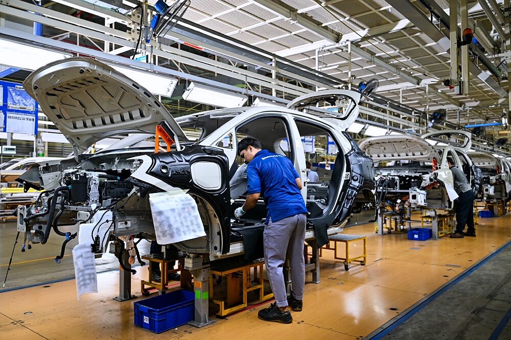 Plant staff assemble NEW MG URBAN 2026 on the MG production line