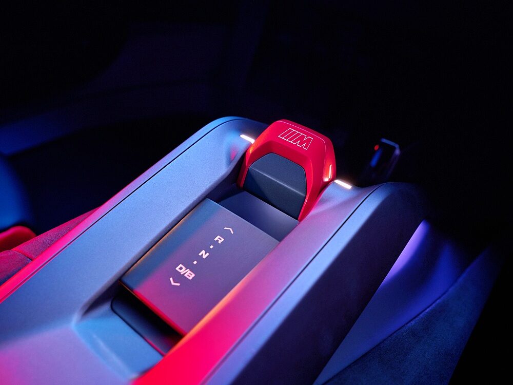 คอนโซลกลางและแผงควบคุมทรงลอยตัวภายใน BMW M Concept Neue Klasse 2026