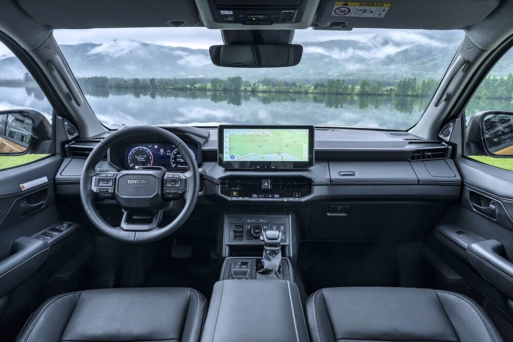 ภาพรายละเอียดงานออกแบบและอุปกรณ์ของ Toyota Hilux Hybrid 48V 2026 รุ่น Invincible สี Sulphur Yellow ลำดับ 005