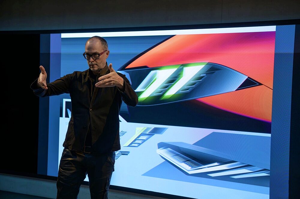 การนำเสนอแนวคิดไฟหน้าและกราฟิก M Yellow Lights ของ BMW M Concept Neue Klasse 2026