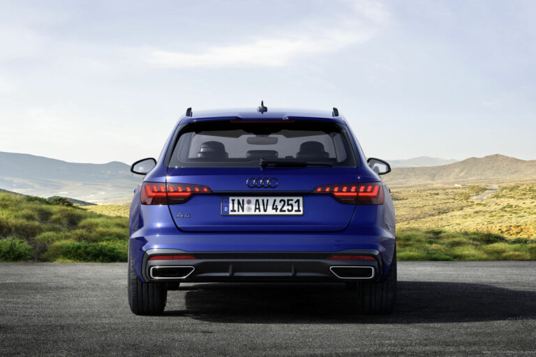 audi-a4-avant-rear