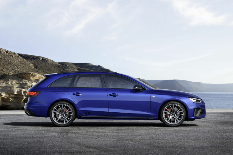 audi-a4-avant-side