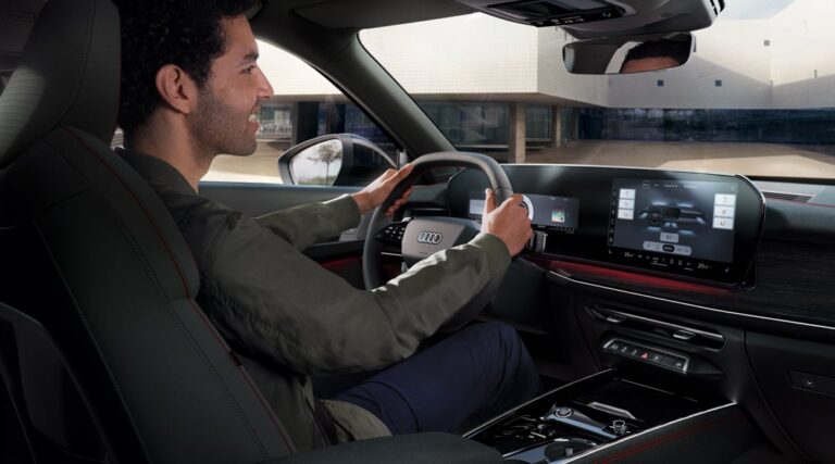 Audi Q3 Sportback ภายในด้านหน้าและค็อกพิท
