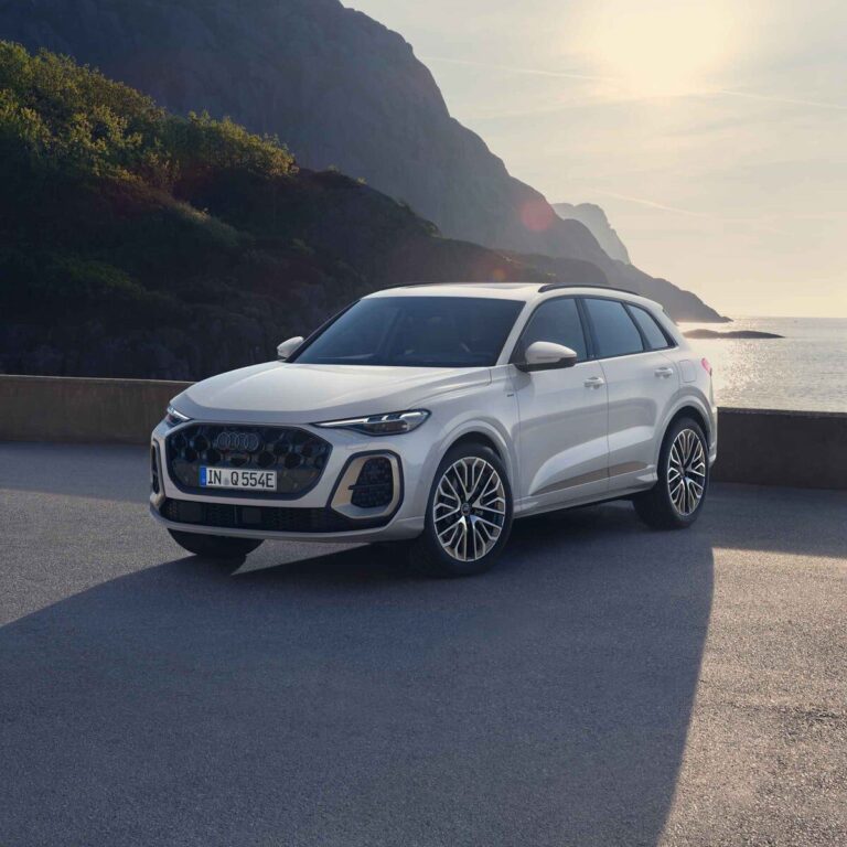 Audi Q5 e-hybrid มุมหน้าเฉียง