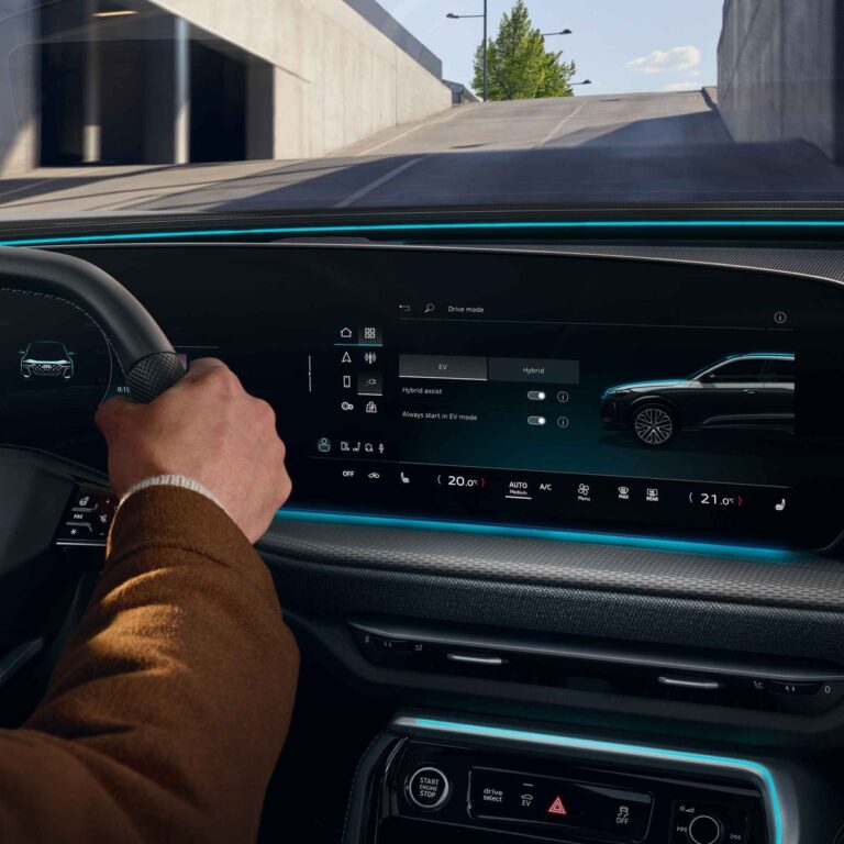 Audi Q5 e-hybrid ภายในด้านหน้า