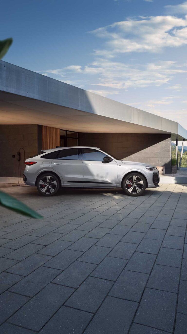 Audi Q5 Sportback e-hybrid มุมด้านข้าง