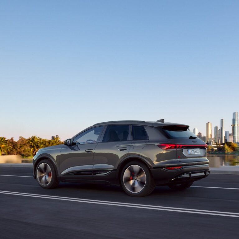 Audi Q6 e-tron มุมด้านข้าง
