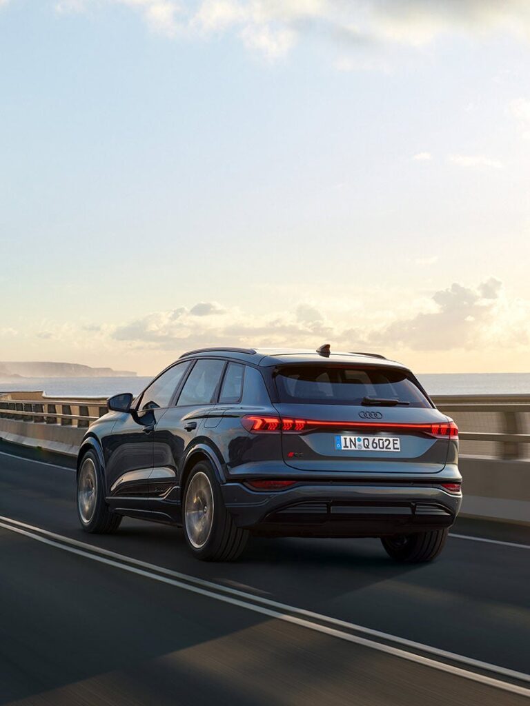Audi Q6 e-tron มุมด้านหลัง