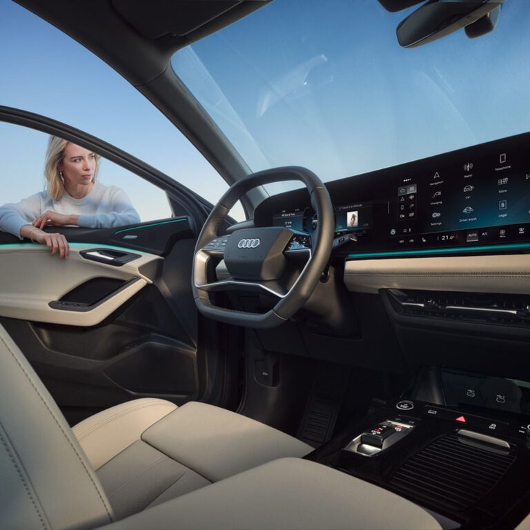 Audi Q6 e-tron เบาะคู่หน้า