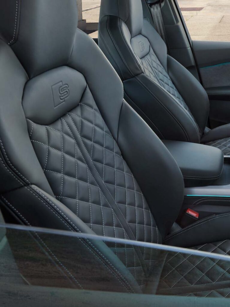 Audi Q7 เบาะคู่หน้า