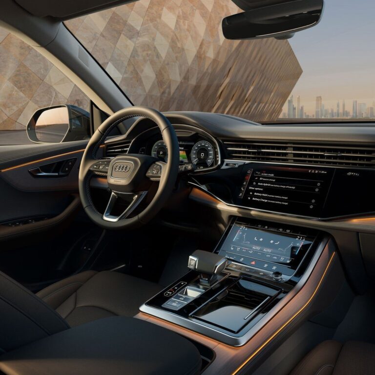Audi Q8 TFSI e ภายในด้านหน้าและ cockpit