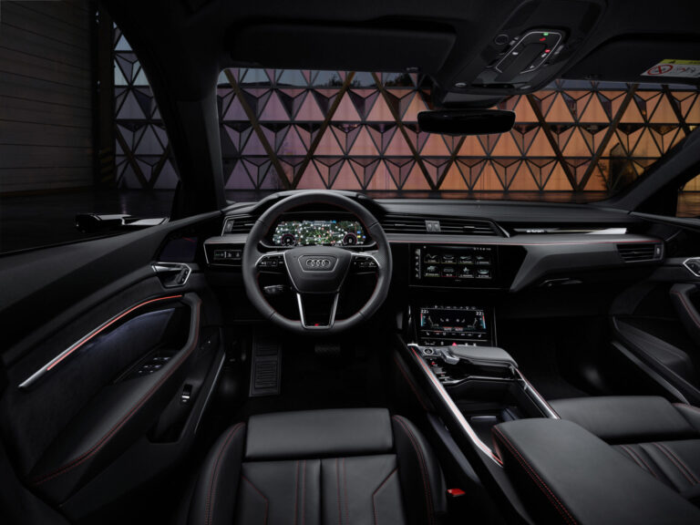 Audi Q8 e-tron cockpit และแผงหน้าปัด