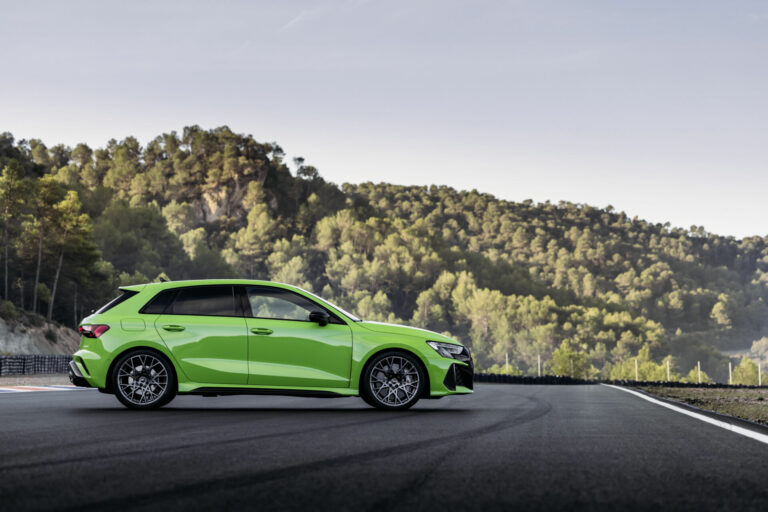 Audi RS 3 Sportback มุมด้านข้าง