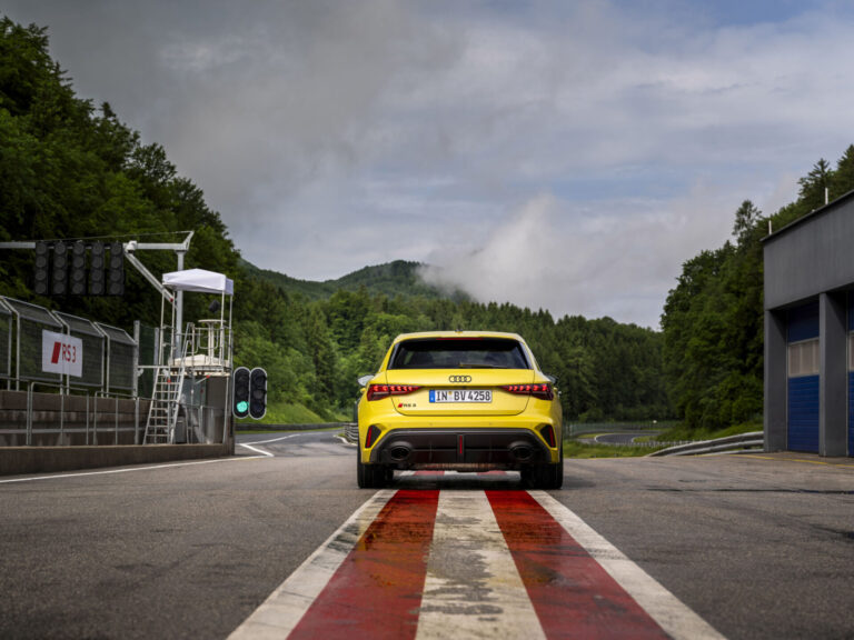 Audi RS 3 Sportback มุมด้านหลัง