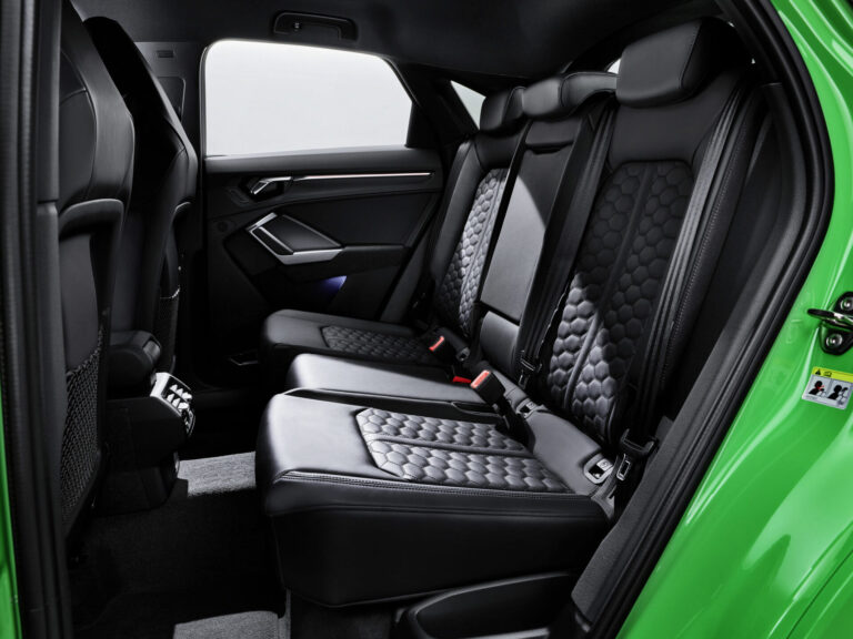 Audi RS Q3 Sportback เบาะหลัง