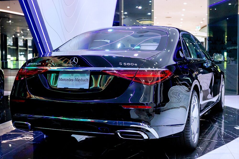 Mercedes-Maybach specialist team at Benz BKK Vipawadee