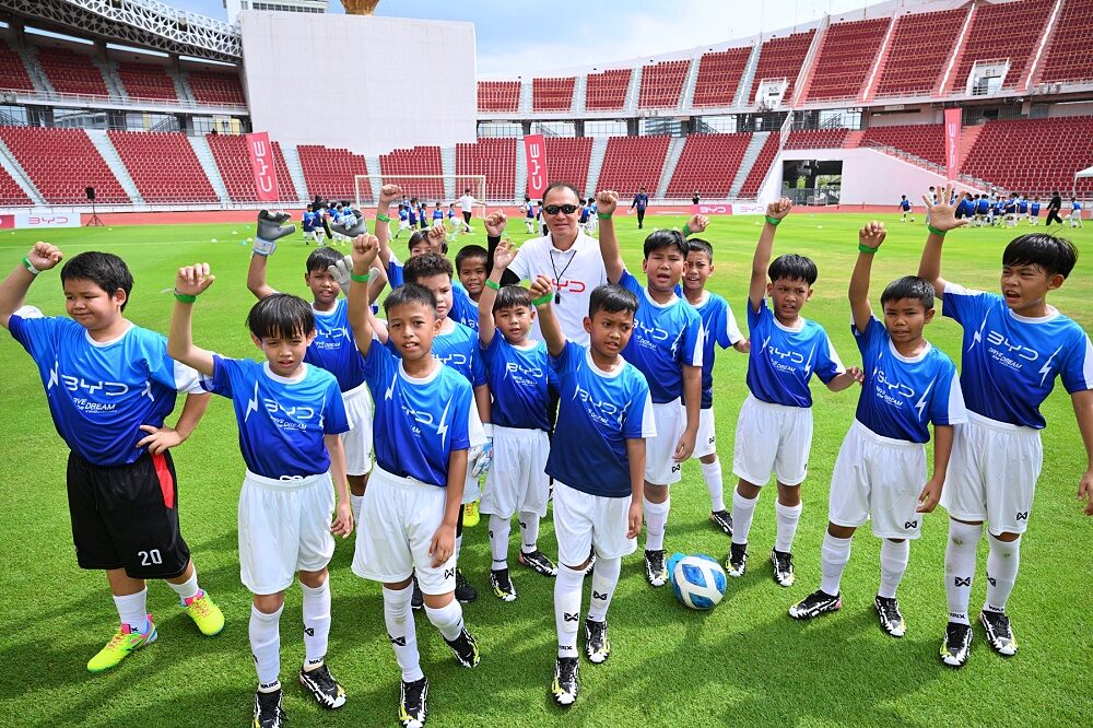 โค้ชวัง ธวัชชัย ดำรงค์อ่องตระกูล ร่วมฝึกเยาวชนในกิจกรรม Football Clinic